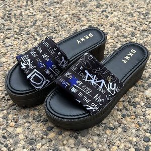 NWOB DKNY Clear Chunky Platform Slide Sandals